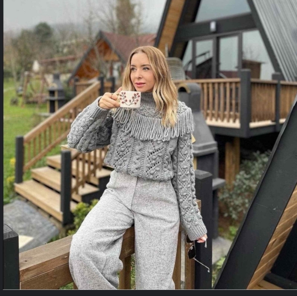 BNWT! Zara Fringed Sweater